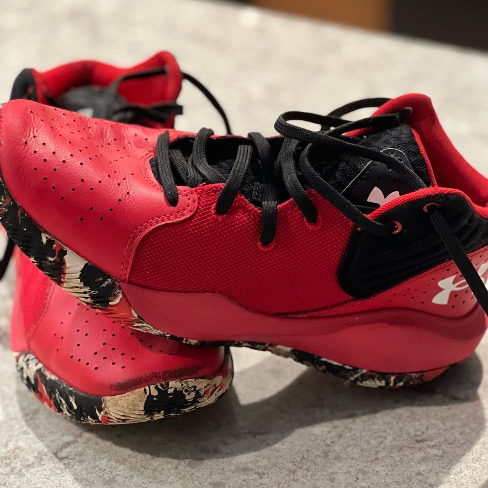 Men’s Under Armour Basketball Shoes Sz 7.5